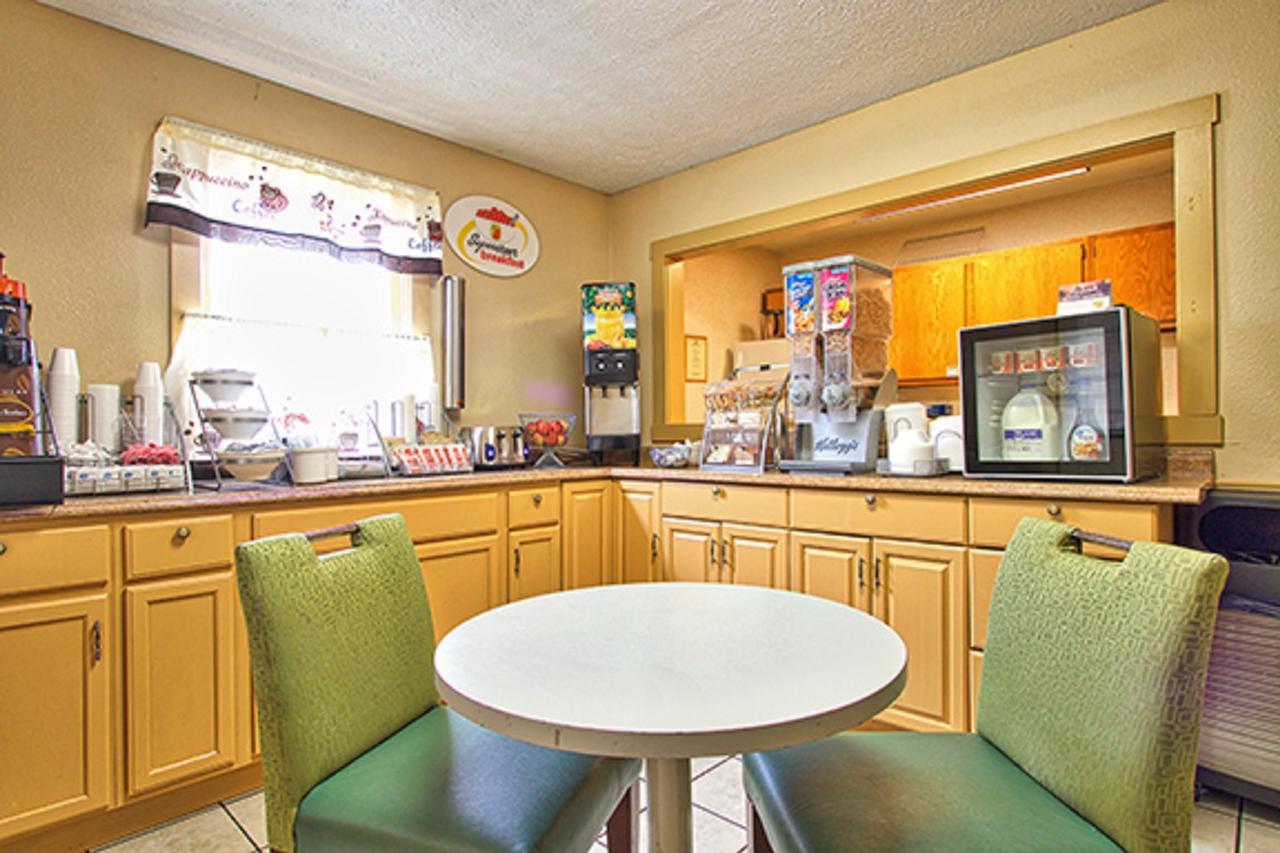 Super 8 By Wyndham Christiansburg Motel Dış mekan fotoğraf