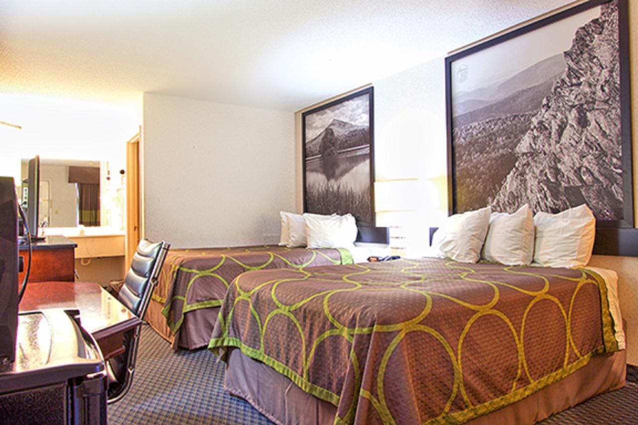 Super 8 By Wyndham Christiansburg Motel Dış mekan fotoğraf
